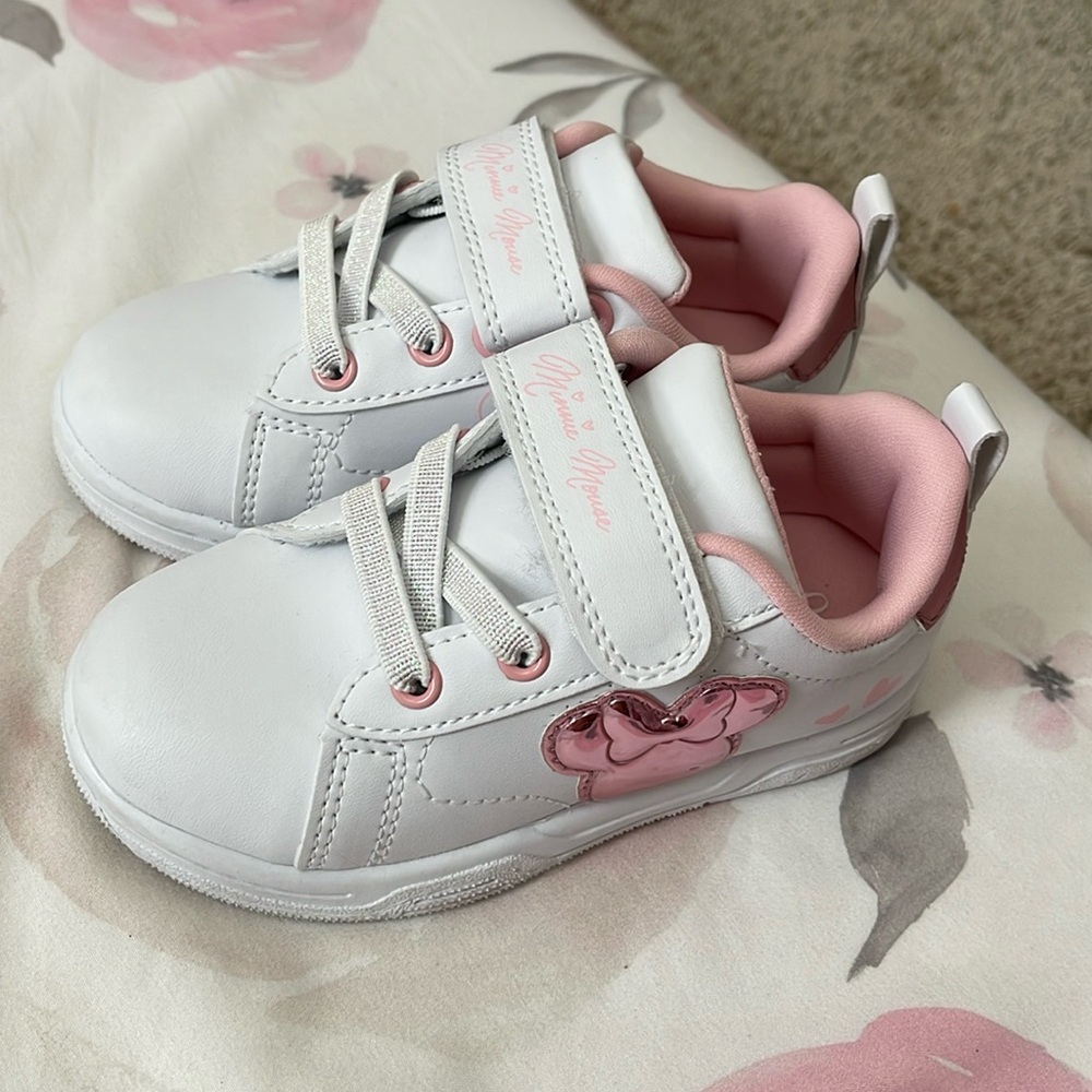 TODDLER Minnie Mouse shoes size 9